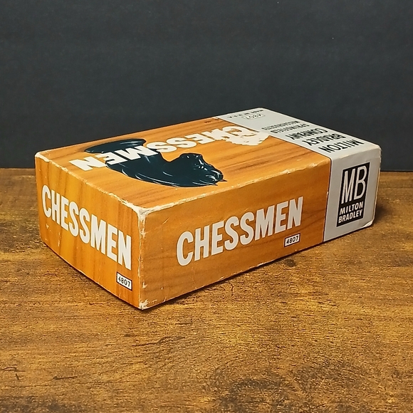 Vintage 1958 Chessmen By Milton Bradley Company “4807” Made in USA, Red & White - Picture 4 of 8